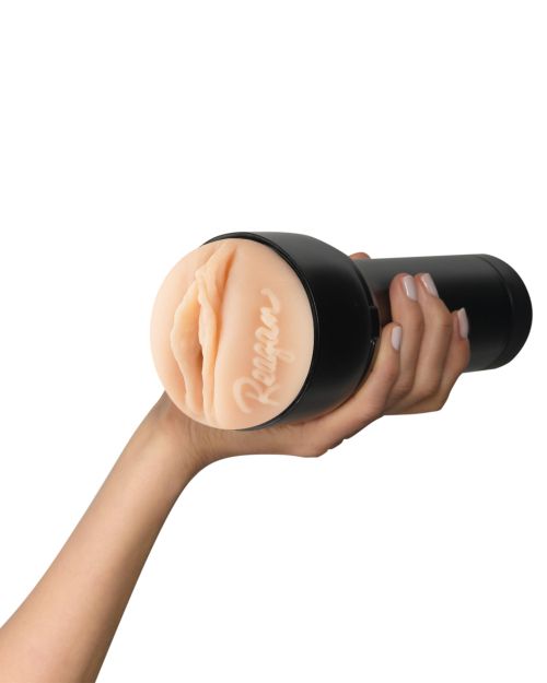 Kiiroo Feelstars Reagan Foxx Vagina