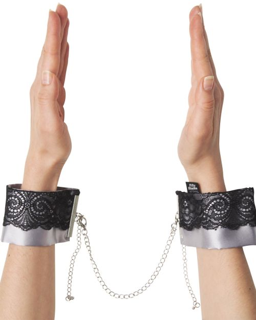 Fifty Shades of Grey Play Nice Satijnen Handboeien