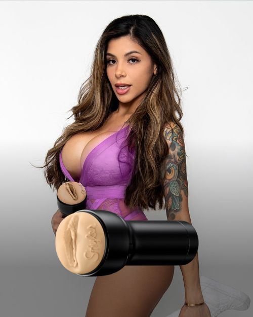 Kiiroo FeelStars Skyler Lo Vagina