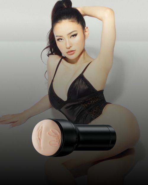 Kiiroo FeelStars Rae Lil Black Vagina